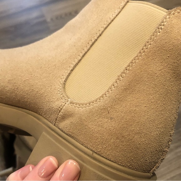 Steve Madden Howler Chelsea Lug Sole Boot in Sand - Picture 9 of 13